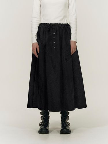 BUTTON LONG FLARED SKIRT [BLACK] - SALTY PEBBLE - Modalova