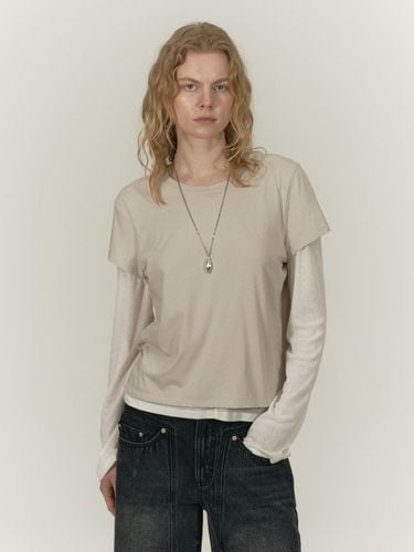 LAYERED TWO WAY TOP [BEIGE] - SALTY PEBBLE - Modalova