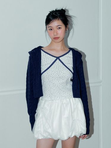 HOODED CABLE KNIT CARDIGAN (NAVY) - margarin fingers - Modalova