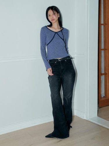 SEMI BOOTCUT DENIM PANTS (BLACK) - margarin fingers - Modalova