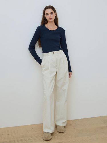 Button Accentuated Corduroy Pants - a.t.corner - Modalova