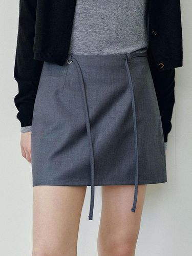 Minimal Deering Mini Skirt - LOEIL - Modalova