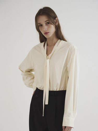 V-neck tie blouse _Light Beige - Tillber - Modalova