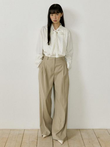 Low Rise Wide Slacks (beige) - Lucirzu - Modalova