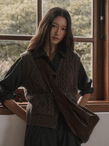 MOUNTAIN CABLE KNIT VEST_BROWN - SAGEMENT - Modalova