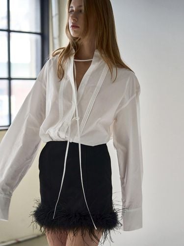 PINTUCK STRAP SHIRT_WHITE - SIGREAT - Modalova