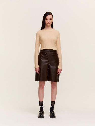 Vegan Leather Bermuda Pants Brown - LIE MEQUE - Modalova