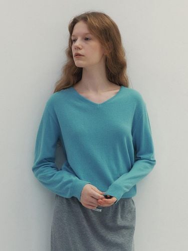 Classic Wool V-neck Knit (Blue) - Neev - Modalova