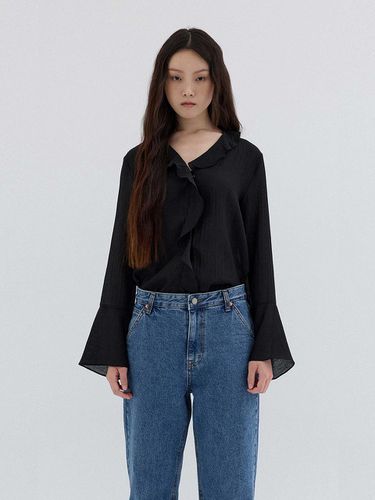 TEXTURED FRILL BLOUSE_BLACK - REPLAIN - Modalova