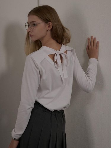 BACK RIBBON BLOUSE WHITE - camino - Modalova