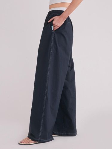 MACKENZIE PANTS NAVY - NYLORA - Modalova