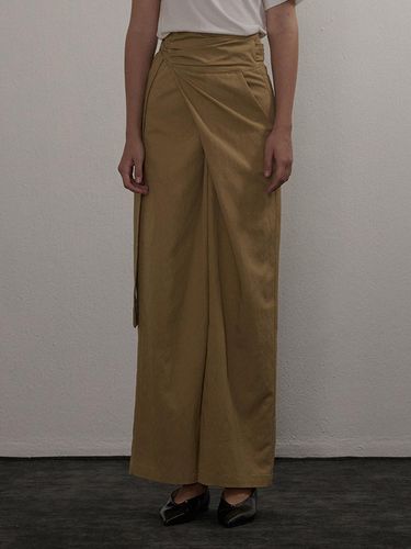 STRAP WRAP WIDE PANTS BEIGE - camino - Modalova