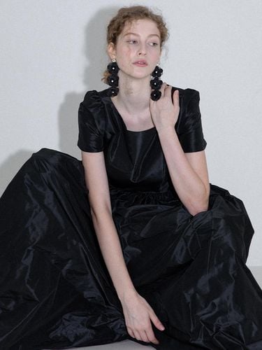 Taffeta Back Slit Dress_Black - FORMYSIS - Modalova