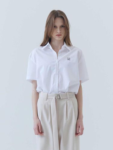 SAC Logo Oversized Wrinkle Free Half Shirt - SALTANDCHOCOLATE - Modalova