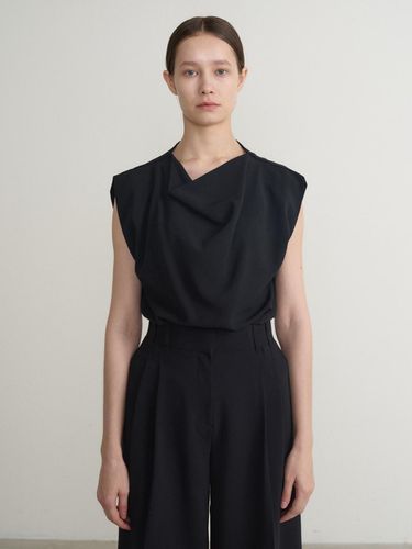 Draped Neck Sleeveless Blouse Black - OER - Modalova