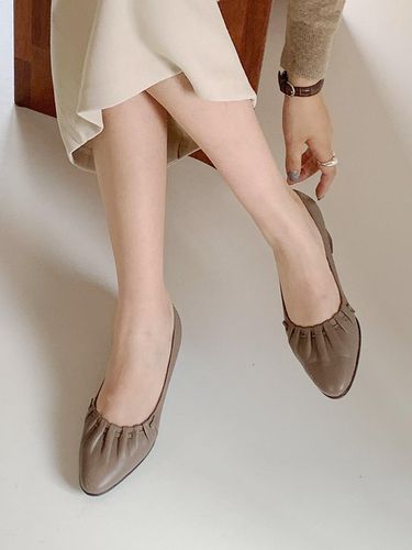 Natural leather Poina shirring pumps GIS-41298 - GISSE - Modalova