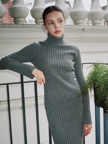 DINA RIBBED TURTLE NECK KNITWEAR (2colors) - TOWAV - Modalova