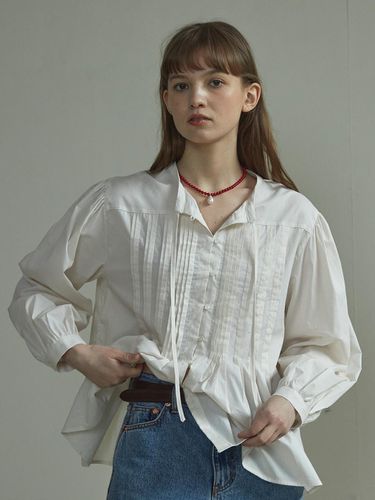 Exclusive] Pleats Blouse_White - But’ton - Modalova