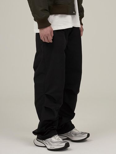 Hidden Parasuit Pants Black - FAMILLE - Modalova