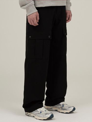 Button Cargo Pants Black - FAMILLE - Modalova