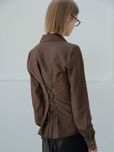 Back Lace-up Blouse_BROWN - MORCEAU PAR MORCEAU - Modalova