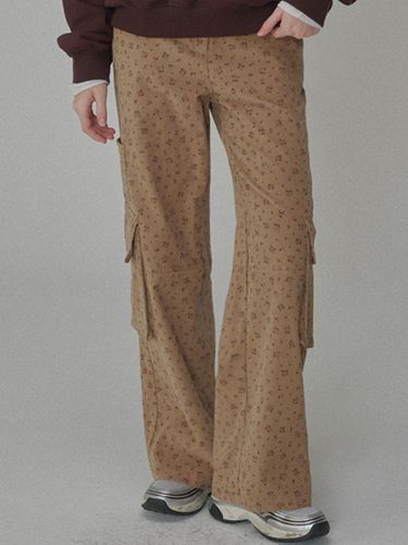 Flower Patterned Corduroy Cargo Pants_Brown - OPENING SUNSHINE - Modalova