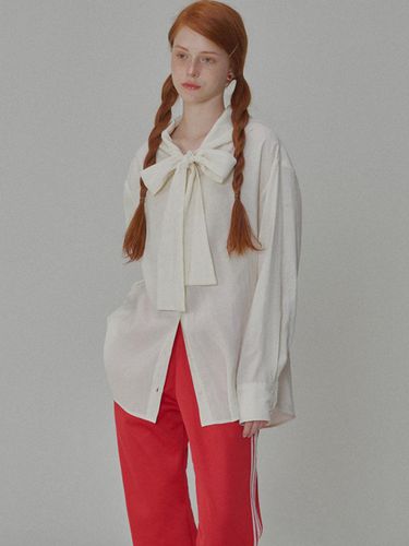 Silky Tie Hodieed Ribbon Blouse_Ivory - OPENING SUNSHINE - Modalova