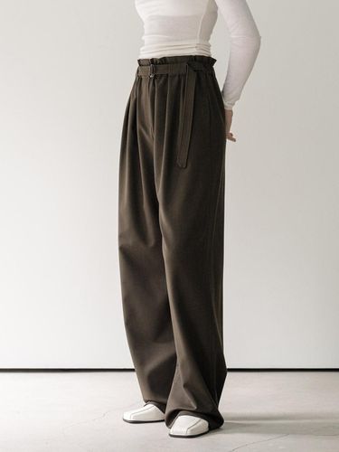 Pintuck belted wide pants - brown - CLUNY - Modalova