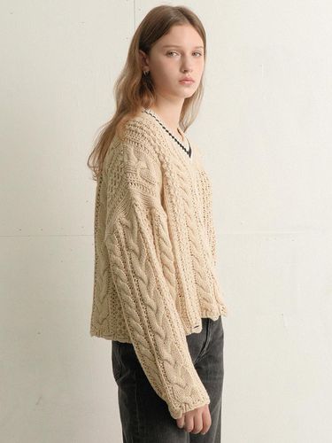 Cable Destructed V-neck Knit (Light_beige) - VLETI - Modalova