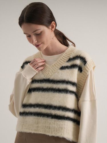 Alpaca V-neck Brush Knit Vest - VLETI - Modalova