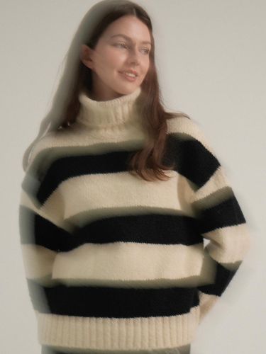 Wool Stripe Turtleneck Sweater (Black) - VLETI - Modalova