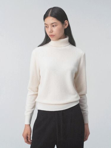 Cashmere Essential Turtleneck - JRIUM - Modalova