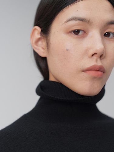 Cashmere Essential Turtleneck Black - JRIUM - Modalova