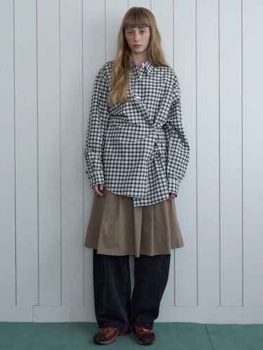 Natural pleated skirt_warm beige - VANISHMENT - Modalova