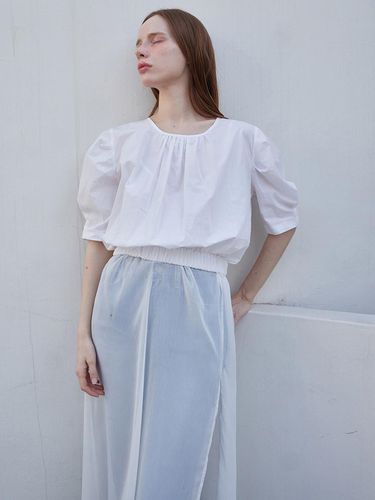 Lev Shirring Half Blouse - White - LESEIZIEME - Modalova