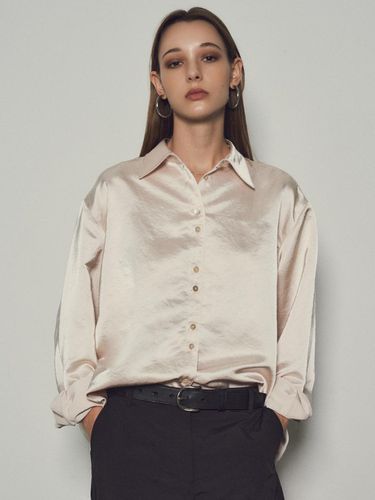 Glossy Overfit Satin Shirts_CTT335 - CITTA - Modalova