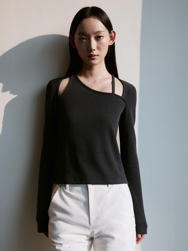 ASYMMETRIC CUT-OUT T-Shirt - RE RHEE - Modalova