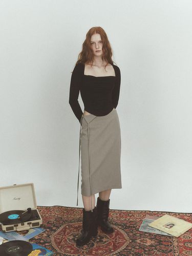 UNBALANCE FLIP SKIRT (KHAKI GREY) - ASURA - Modalova