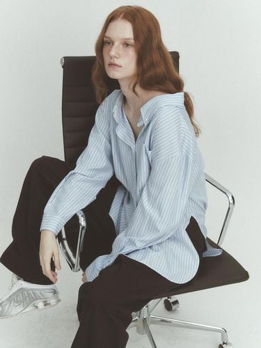 STRIPE OFF SHOULDER SHIRTS (BLUE) - ASURA - Modalova