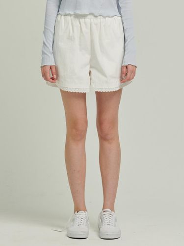 LaceEdge Shorts_WHITE - MARILUZ - Modalova