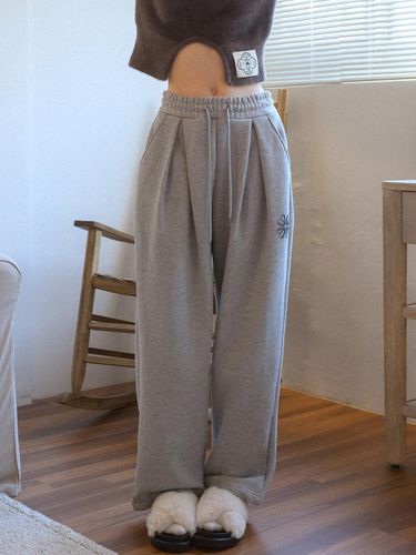 LINE] Tuck-Wide Clover Exterior Fleece Sweatpants - VITALSIGN - Modalova