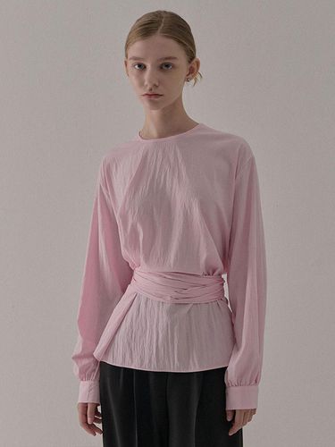 PIN TUCK STRAP BLOUSE PINK - camino - Modalova