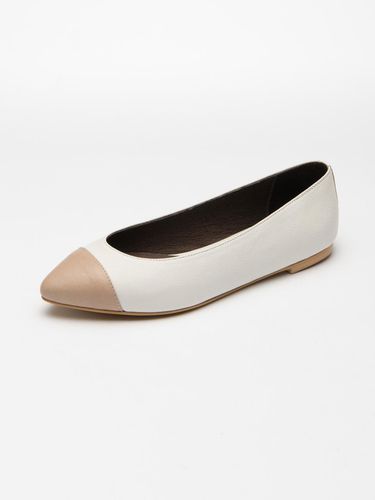 Millie Flat-off white/deep beige - SEONG YUN JOO - Modalova