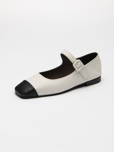 Rene Flat- off white - SEONG YUN JOO - Modalova