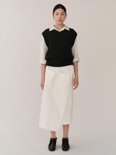 FW24 Mira Skirt White - KINDERSALMON - Modalova