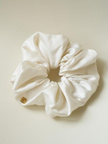 Silk Scrunchie White - KINDERSALMON - Modalova