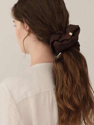 Silk Scrunchie brown - KINDERSALMON - Modalova