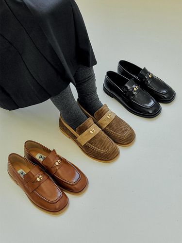 Mile Metal Logo Penny Loafer_3 COLORS - eee - Modalova