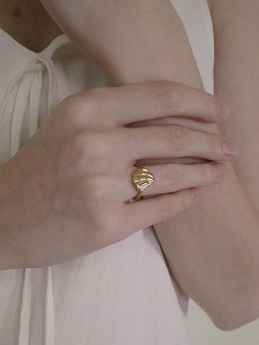 Pleats shell ring ver.1 - fiore - Modalova