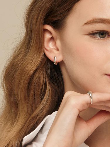 Silver]Volume square hoop earring - murmur - Modalova